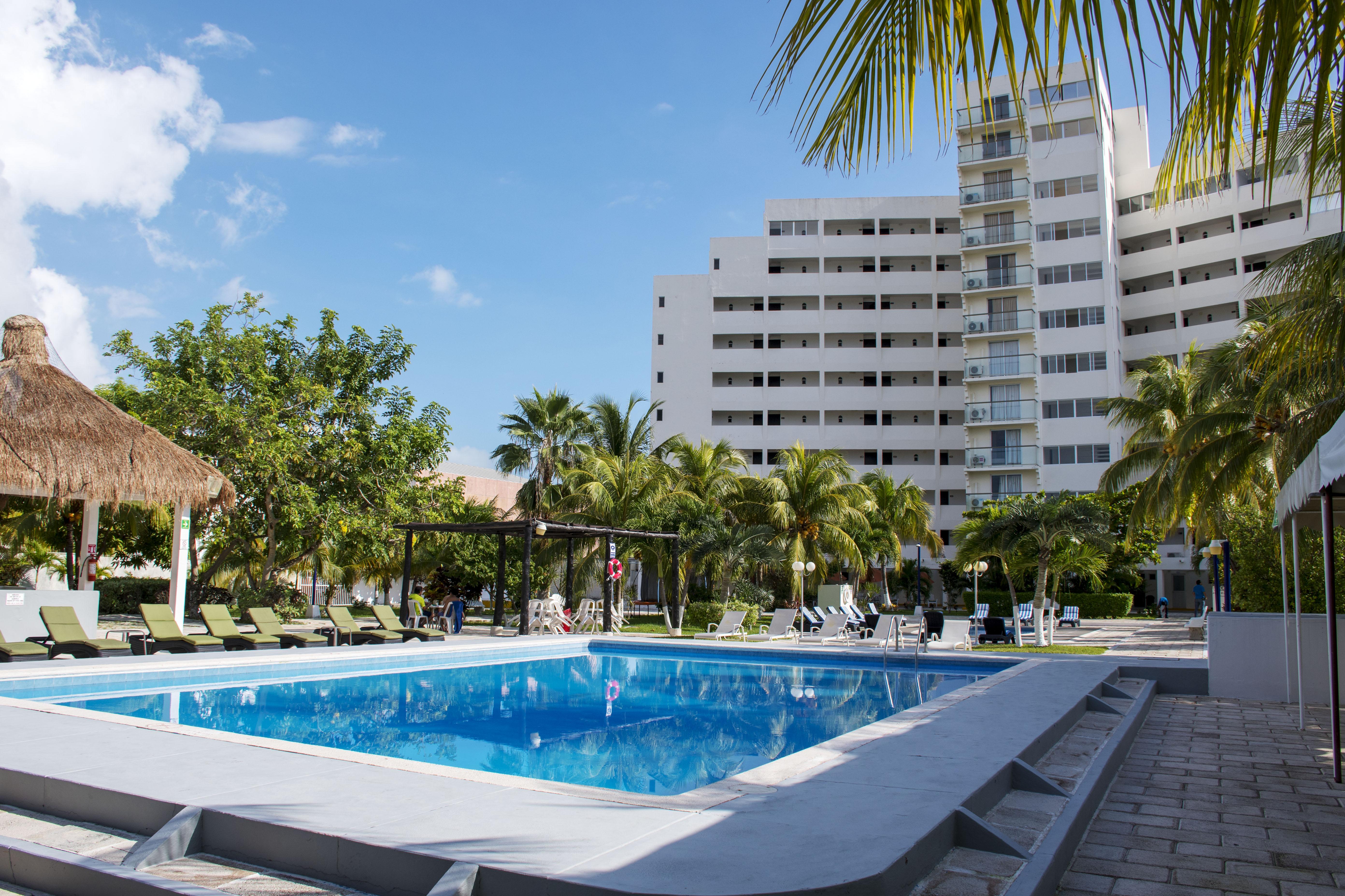 Hotel Calypso Cancun Exterior photo